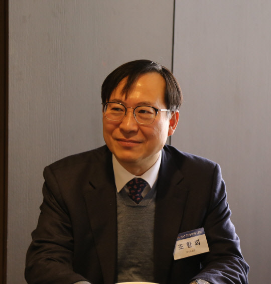 조황희 STEPI 원장이 29일 서울 중구 더플라자호텔에서 가진 간담회에서 과학기술혁신정책 키워드를 제시하고 있다.  STEPI 제공